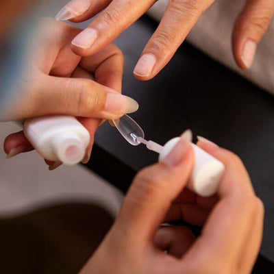 What Does "HEMA-Free Nail Glue" Mean and Why It Matters